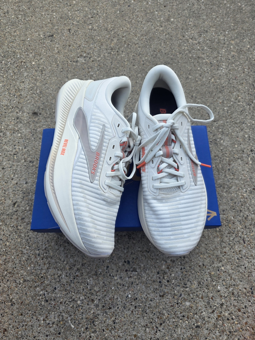 Brooks Women's Revel Max Sneaker Women 10 - Picture 2 of 15